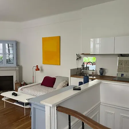 Comme Une Petite Maison Paris Exterior photo